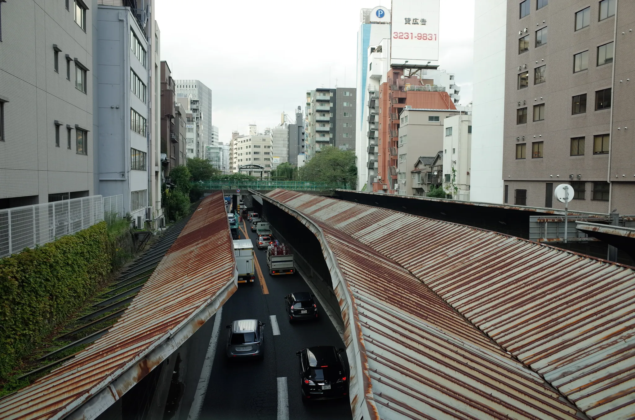 とつぜんの高速でワケがわからない