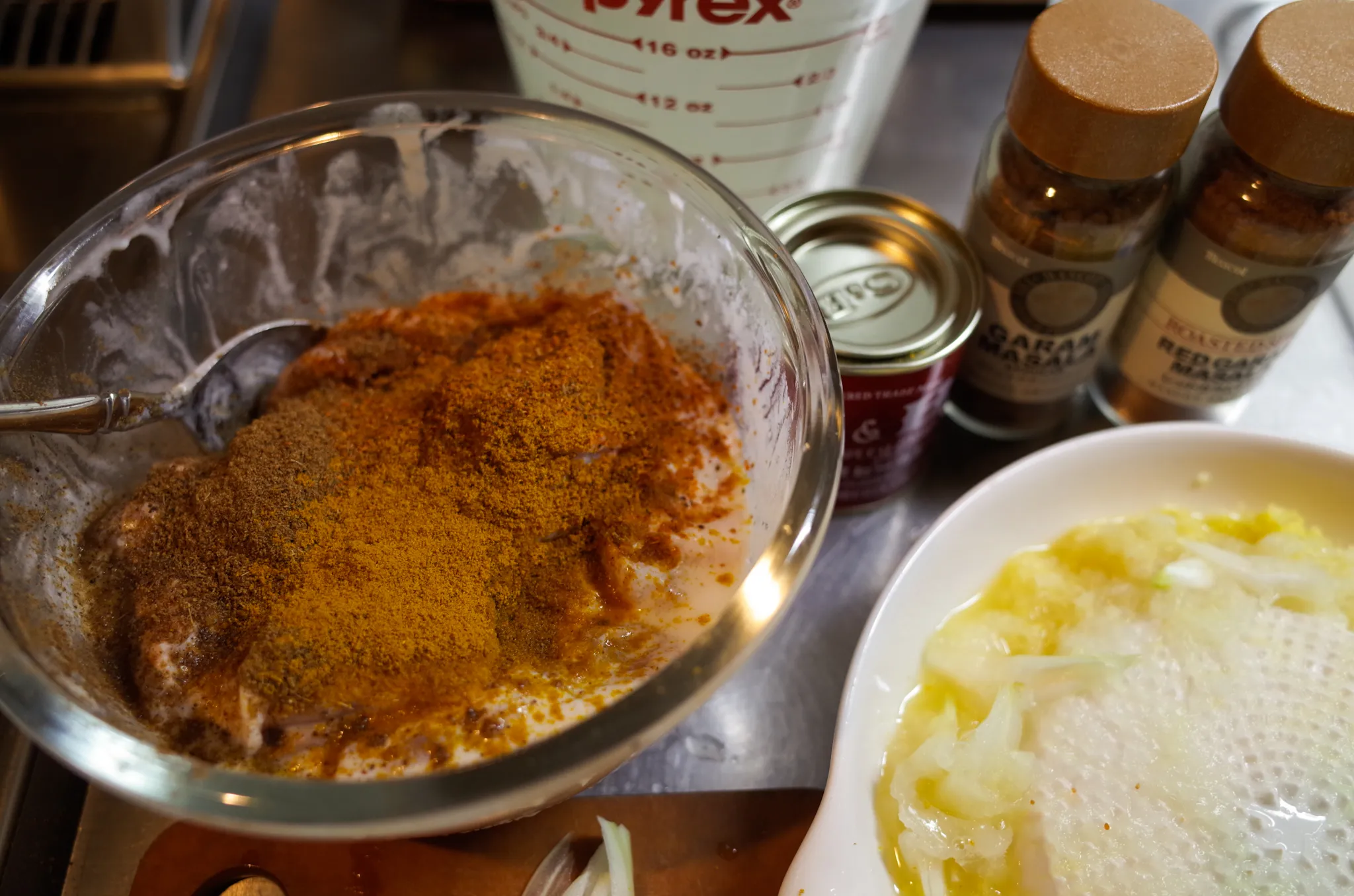 鶏肉にスパイスぶち込んでヨールグルトで漬ければだいたいうまい