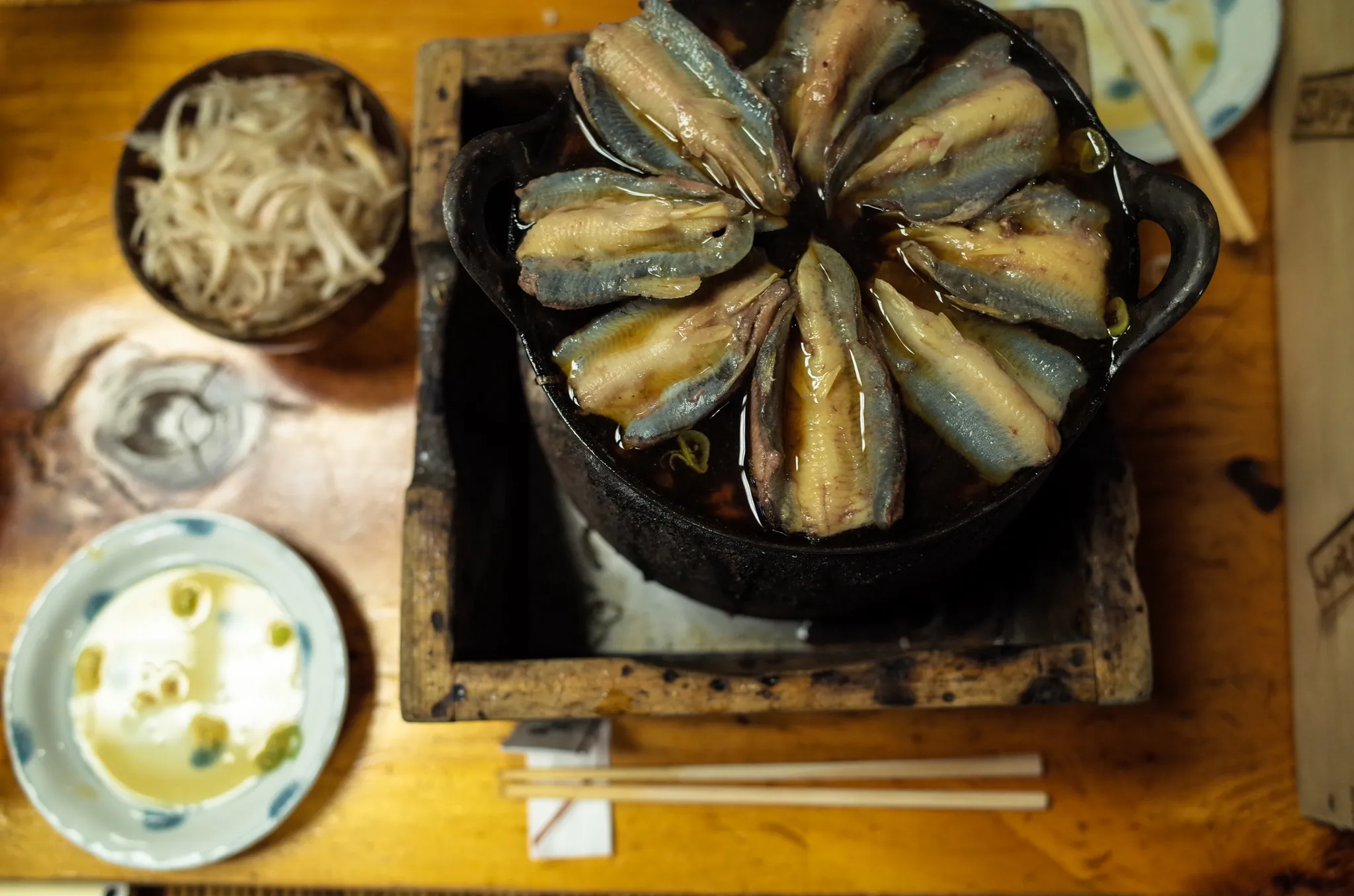 どぜうさきなべ。開いて骨がとってあった。こっちの方がふっくらして個人的にはおすすめ。