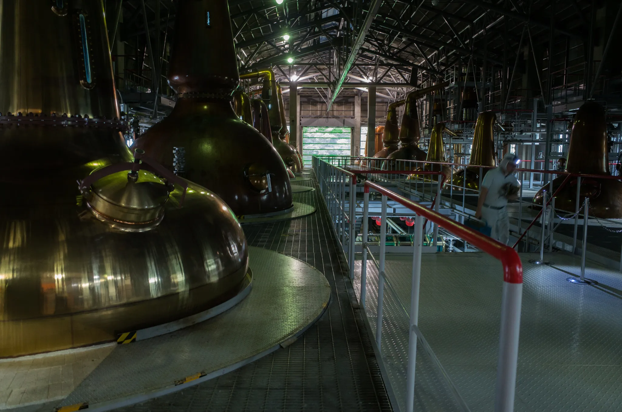 ポットスチル。大きさはバラバラでした(あえてそうしてるらしい